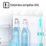 Estantes amplios XXL de la nevera Hisense 206L BCD205 RT267NL1B, ideales para botellas grandes.