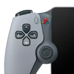 Detalle del control izquierdo del PlayStation Portal edición aniversario, mostrando el logo de PlayStation y diseño exclusivo.